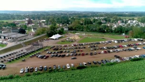 Vista Aérea Una Venta Lodo Amish Subasta Día Otoño Visto — Vídeos de Stock