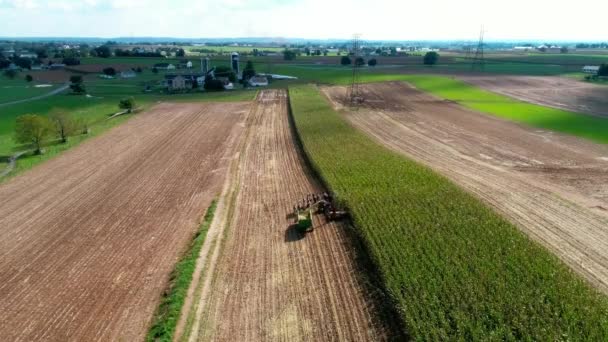 Havadan Görünümü Amish Çiftçi Hasat Orada Sonbahar Güneşli Bir Sonbahar — Stok video