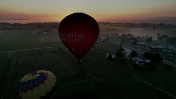 Havadan Görünümü Sıcak Hava Balonları Kalktıktan Seen Dan Bir Dron — Stok video