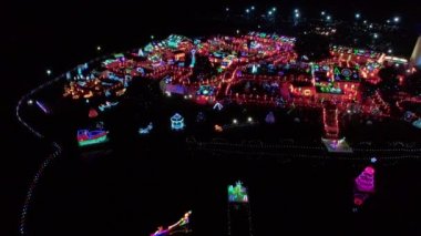 Bernville, Pennsylvania, Kasım 2016 - hava görünüm görüntüsü Noel ışık bir dron tarafından görüldüğü gibi tarım arazileri içinde