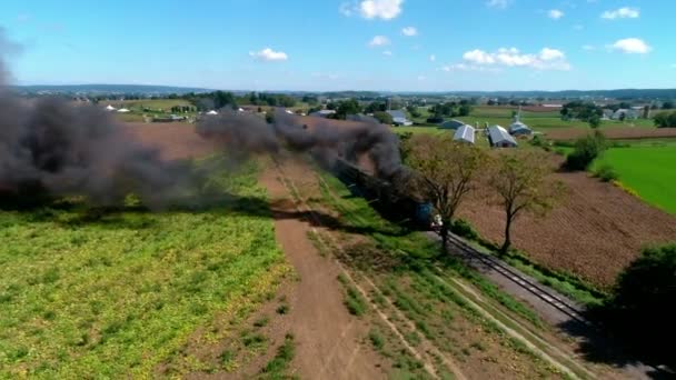 Strasburg Pennsylvania Septemberr 2018 Thomas Vlak Osobní Automobily Amish Venkov — Stock video