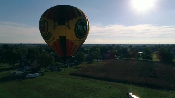 美国宾夕法尼亚州的鸟在手 2018年10月 热气球在秋季日起飞进行日落飞行 — 图库视频影像