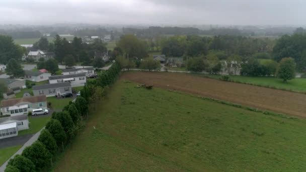 Amish Farming Harvesting Autunno Raccolti Con Cavalli Tirando Sua Attrezzatura — Video Stock