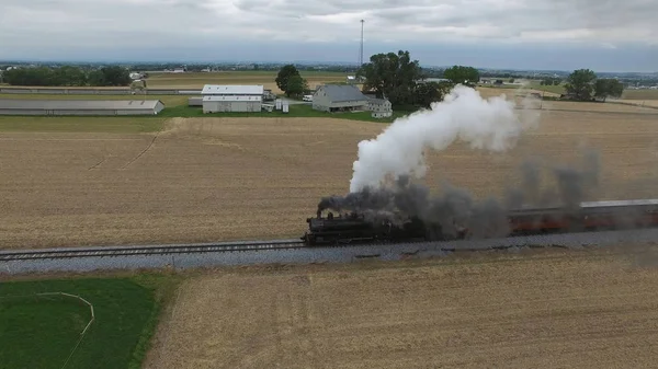 Légi Felvétel Steam Utas Vonat Fúlt Füst Amish Vidéken Egy — Stock Fotó