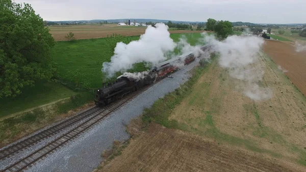 Légi Felvétel Steam Utas Vonat Fúlt Füst Amish Vidéken Egy — Stock Fotó