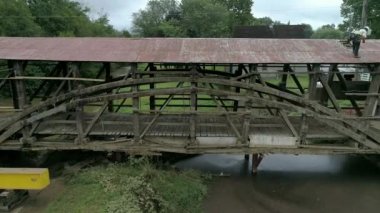 Ronks, Pennsylvania, Eylül 2018 - 174 yaşındaki Burr kemer Truss tasarımını sökülmesi Köprüsü, çift aralığı Pennsylvania Hollandalı ülke içinde bir dron tarafından görüldüğü gibi kaplı
