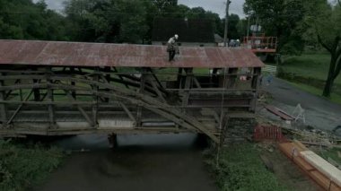 Ronks, Pennsylvania, Eylül 2018 - 174 yaşındaki Burr kemer Truss tasarımını sökülmesi Köprüsü, çift aralığı Pennsylvania Hollandalı ülke içinde bir dron tarafından görüldüğü gibi kaplı