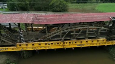 Ronks, Pennsylvania, Eylül 2018 - 174 yaşındaki Burr kemer Truss tasarımını sökülmesi Köprüsü, çift aralığı Pennsylvania Hollandalı ülke içinde bir dron tarafından görüldüğü gibi kaplı