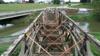 Ronks, Pennsylvania, Eylül 2018 - 174 yaşındaki Burr kemer Truss tasarımını sökülmesi Köprüsü, çift aralığı Pennsylvania Hollandalı ülke içinde bir dron tarafından görüldüğü gibi kaplı