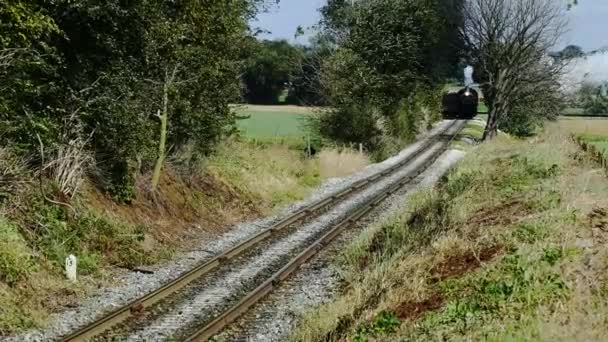 Treno Passeggeri Vapore Che Soffia Lungo Terre Campagna Amish Farm — Video Stock