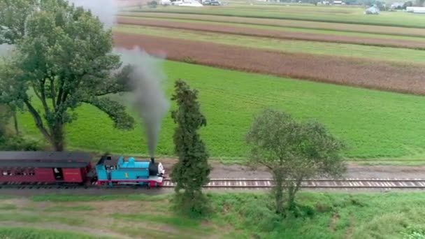 Strasburg Pennsylvania September 2018 Thomas Trein Puffend Langs Amish Boerderij — Stockvideo