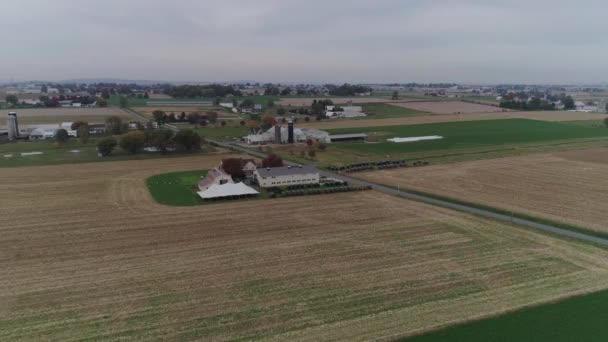 Uma Vista Aérea Casamento Amish Uma Fazenda Amish Outono Capturado — Vídeo de Stock