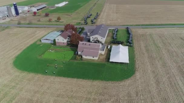 Een Luchtfoto Van Een Amish Bruiloft Een Amish Boerderij Herfst — Stockvideo