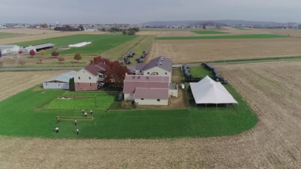 Vue Aérienne Mariage Amish Dans Une Ferme Amish Automne Capturé — Video