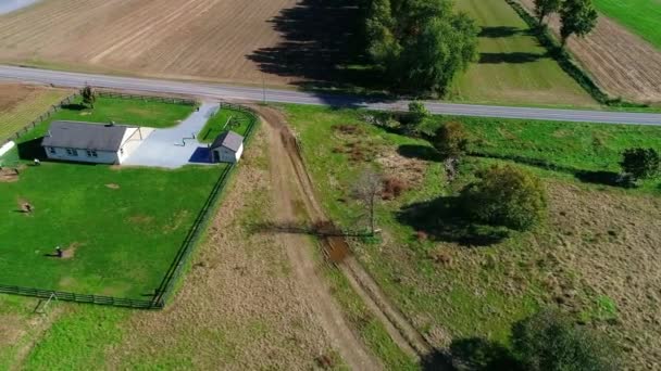 Una Vista Aérea Una Casa Escuela Una Habitación Amish Con — Vídeos de Stock