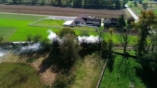 Letecký Pohled Parní Vlak Osobní Kouř Supěl Amish Krajinu Viděném — Stock video