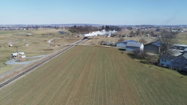 Vista Aérea Campo Amish Com Trem Passageiro Vapor Soprando Completamente — Vídeo de Stock