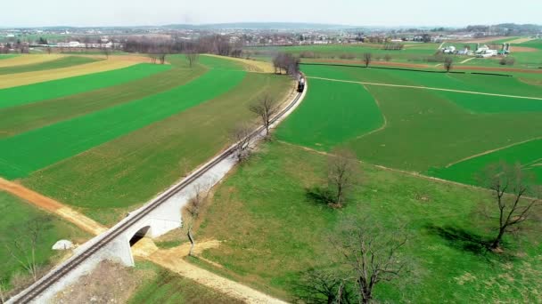 Strasburg Pennsylvania April 2018 Ånglok Amish Jordbruksmark Som Ses Drone — Stockvideo