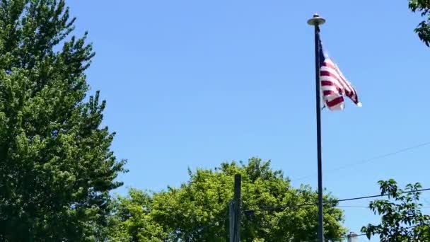 本宁顿 美国国旗在阳光明媚的日子在风中飘扬 — 图库视频影像