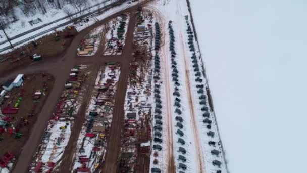 アーミッシュ冬泥販売の準備の航空写真 — ストック動画
