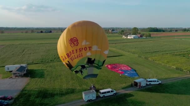 鸟在手 宾夕法尼亚州 2019年5月 热气球试图在风中发射鸟瞰图 在气球中燃烧一个洞 就像无人机看到的一样 — 图库视频影像