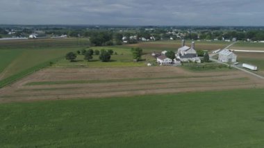 6 Atla Tarlasını Tohumlayan Amish Çiftçisinin Havadan Görünümü
