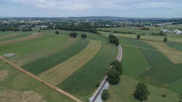 Vista Aérea Amish Farm Land Rail Road Track — Vídeo de Stock