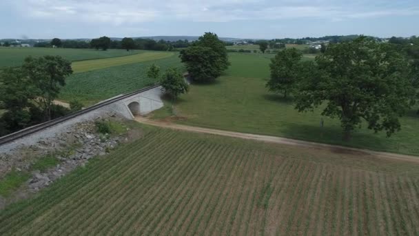 Letecký Pohled Amishské Zemědělské Pozemky Železnici Silniční Trať — Stock video