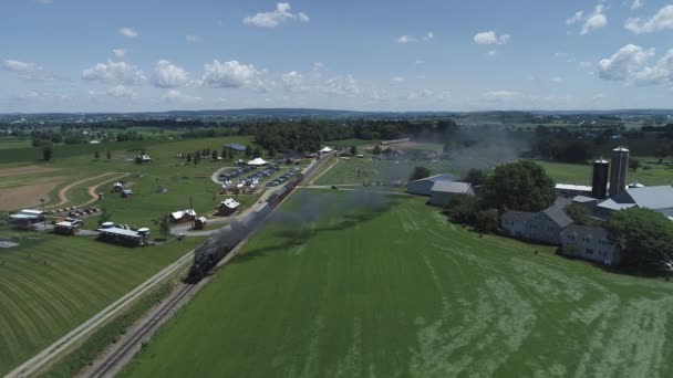 Letecký Pohled Farmlands Venkov Vinobranou Parního Vlaku Výpusem Slunného Letního — Stock video
