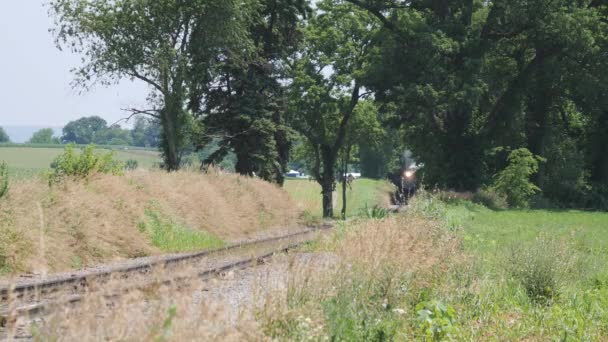 Amish Kırsal Boyunca Buharlı Tren Şişirme — Stok video