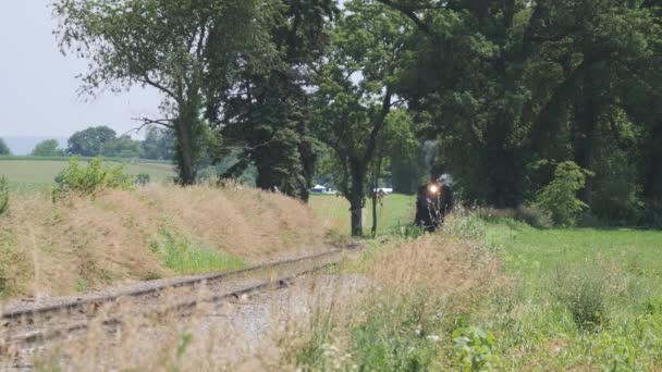 Vapor Trem Soprando Longo Campo Amish — Vídeo de Stock