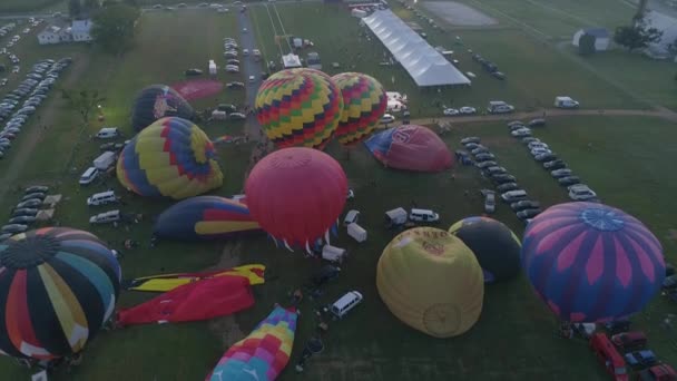 Flygbild Soluppgång Varmluftsballonger Vid Ballong Festival Klarsommar Morgon — Stockvideo