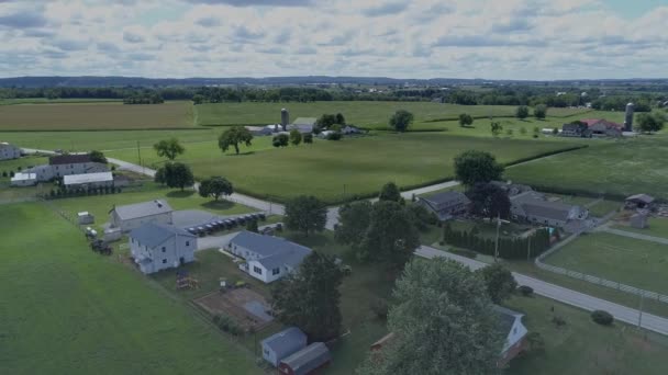 Luftaufnahme Eines Amisch Sonntäglichen Kirchentreffens Einem Sonnigen Sommertag — Stockvideo