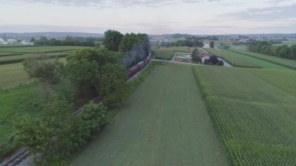 Letecký Pohled Přibližující Parní Osobní Vlak Amish Ventryside Letní Den — Stock video