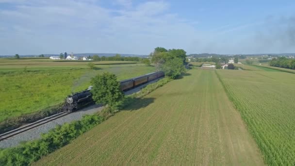 Strasburg Pennsylvania Augusti 2019 Flygfoto Ett Annalkande Ångpassagerartåg Amish Countryside — Stockvideo