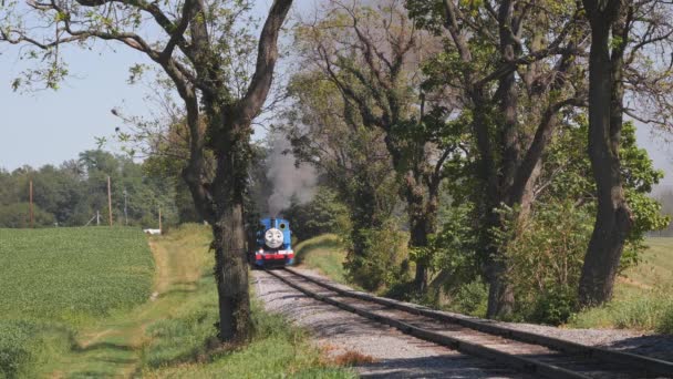 Strasburg Pensilvânia Agosto 2019 Thomas Tank Engine Puffing Amish Countryside — Vídeo de Stock