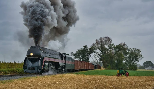 Antik Felújított Gőzgép Puffadás Telt Egy Felújított Antik Traktor — Stock Fotó