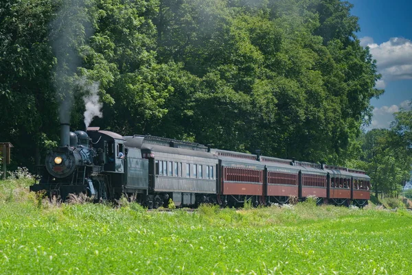 Antika Buhar Lokomotifi Yolcu Arabalarıyla restore Edildi