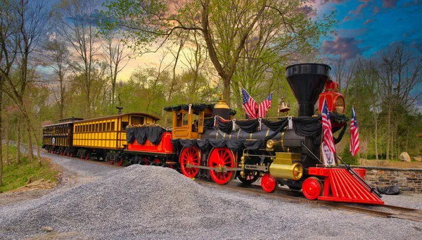 Репліка старої моделі 1860-х років Steam Engine Getting Ready — стокове фото