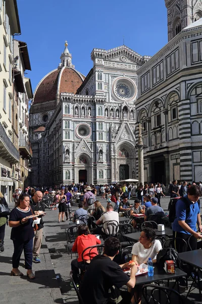 Florence Talya Eylül 2017 Turist Aperatifler Piazza Del Duomo Florence — Stok fotoğraf