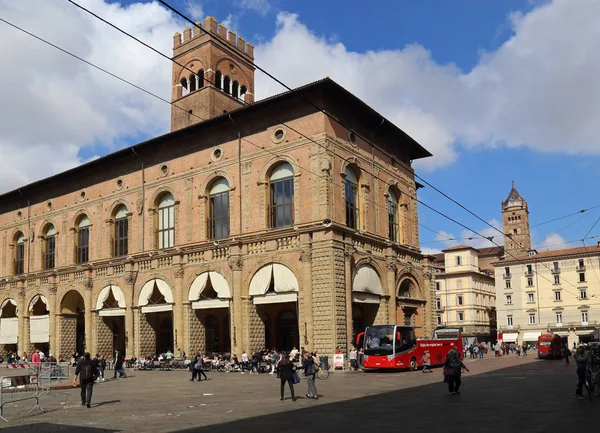 Bolonia Italia Septiembre 2017 Gente Camina Por Plaza Ciudad Palazzo — Foto de Stock