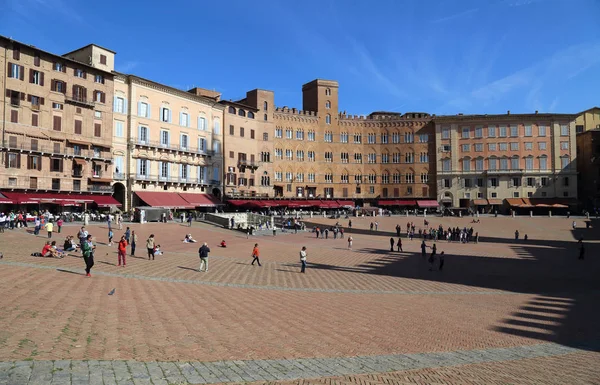 Сиена Италия Сентября 2017 Года Туристы Идущие Площади Пьяцца Дель — стоковое фото