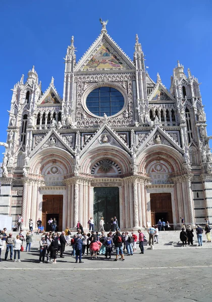 Siena Italia Septiembre 2017 Turistas Piazza Del Duomo Frente Famosa — Foto de Stock