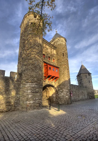 Porta Storica Della Città Helpoort Con Parti Della Vecchia Cinta — Foto Stock