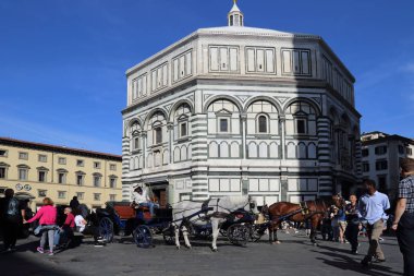 Florence, İtalya - 29 Eylül 2017: Turist ve Piazza della Signoria Floransa, İtalya üzerinde 29 Eylül 2017 ata