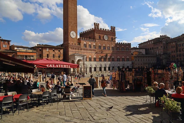 Siena Italia Settembre 2017 Turisti Siedono Nei Ristoranti Piazza Del — Foto Stock