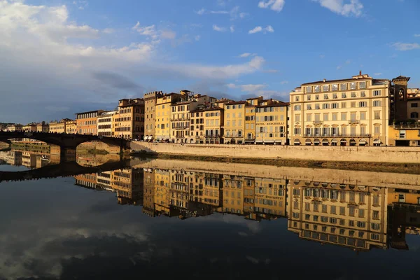 Florence Italië September 2017 Mensen Lopen Brug Van Ponte Santa — Stockfoto