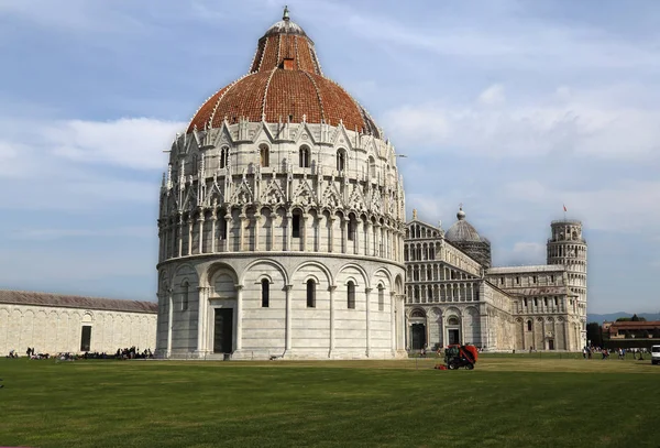 Pisa Talya Eylül 2017 Turist Yürüyüş Ünlü Baptistry Katedral Pisa — Stok fotoğraf