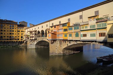 Bir güneşli sabah Ponte Vecchio, Florence, İtalya