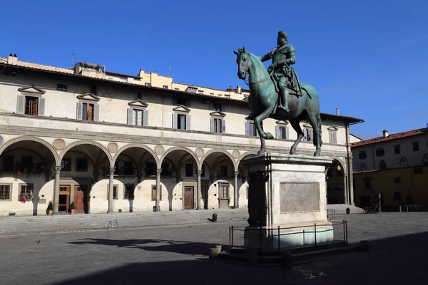 Piazza Della Santissima Annunziata Com Histórica Estátua Equestre Fernando Toscana — Fotografia de Stock